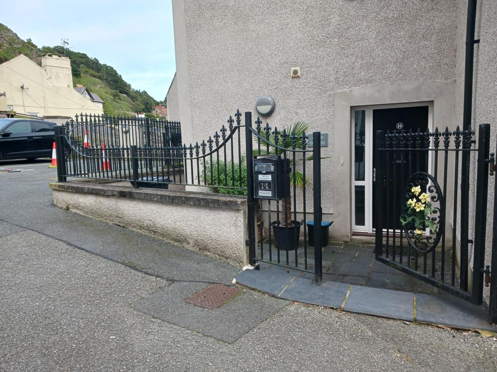 Bodlondeb Castle Bed & Breakfast { Central Llandudno} Eksteriør bilde